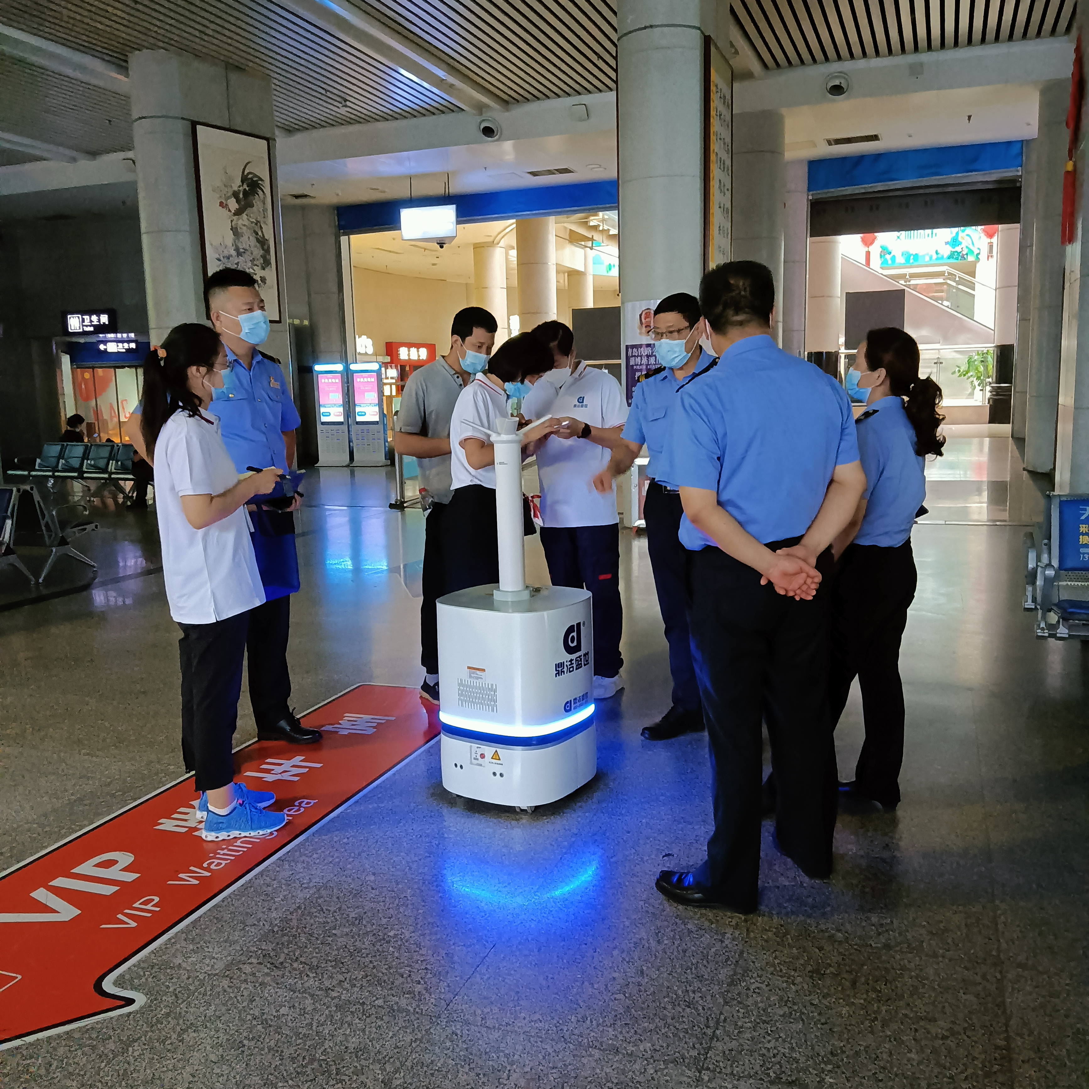 淄博火車站，北京豐臺站，配備鼎潔盛世消毒消殺機器人26