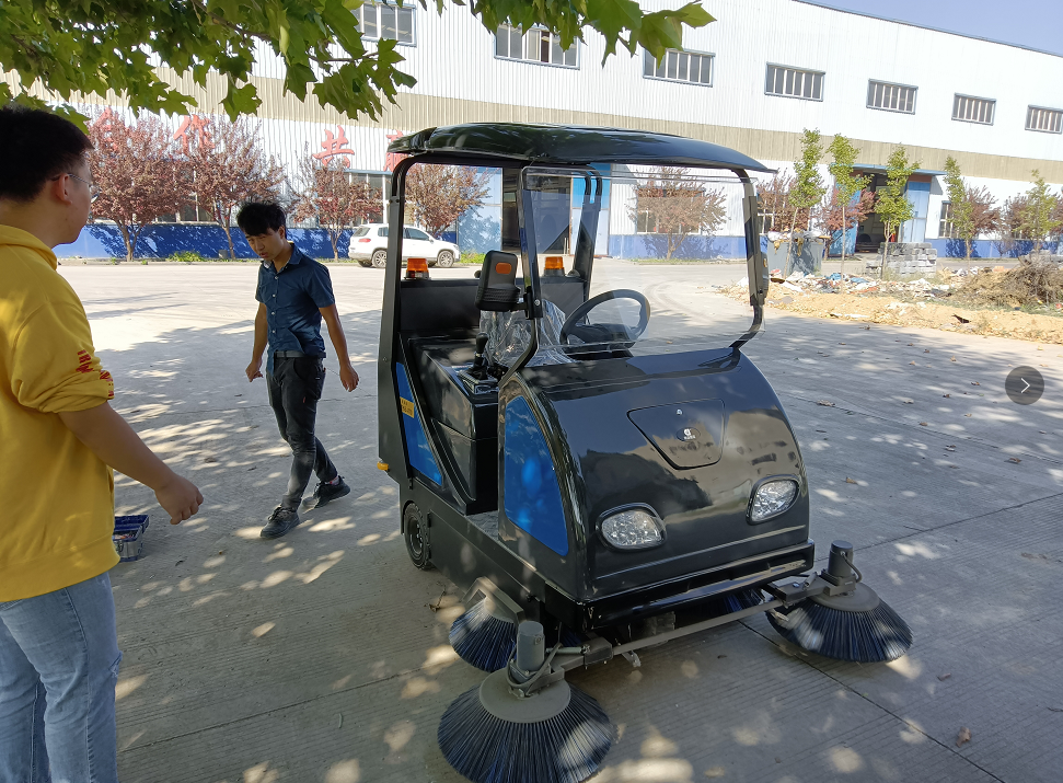 中小型廠區(qū)清掃車推薦鼎潔盛世DJ1800A掃地機17