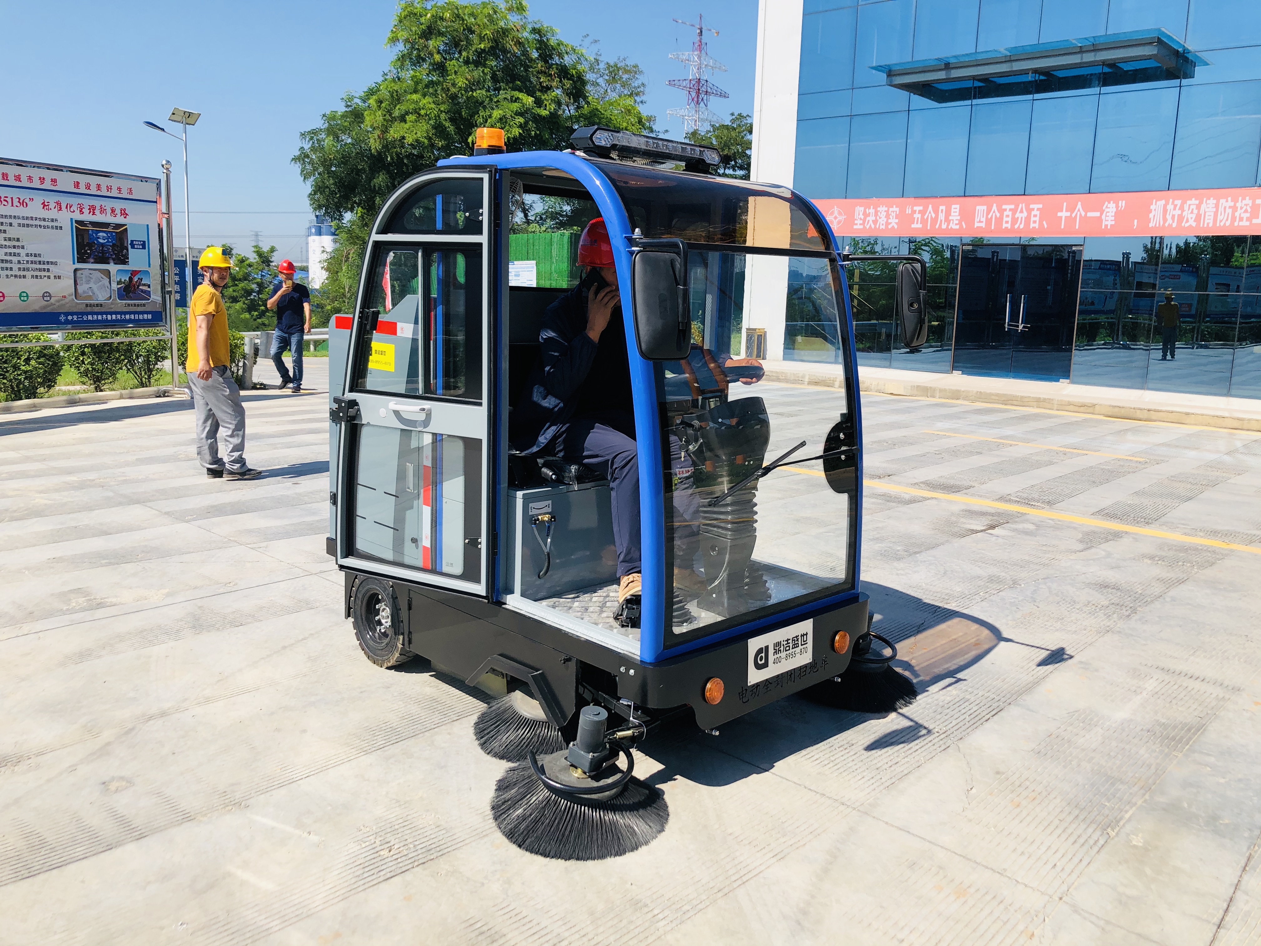 濟(jì)南某工廠采購鼎潔盛世DJ2210電動掃地車51